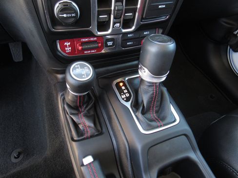 Used 2023 Jeep Wrangler Unlimited Rubicon 4xe AWD/4WD image 20