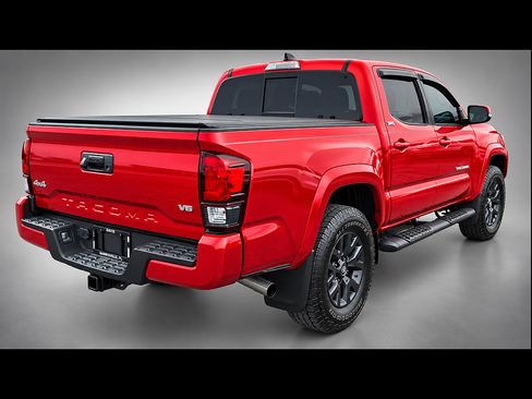 Used 2023 Toyota Tacoma SR5 w/ Technology Package AWD/4WD image 3
