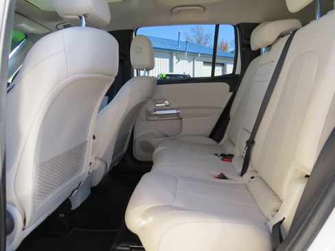 Used 2022 Mercedes-Benz GLB 250 4MATIC image 15