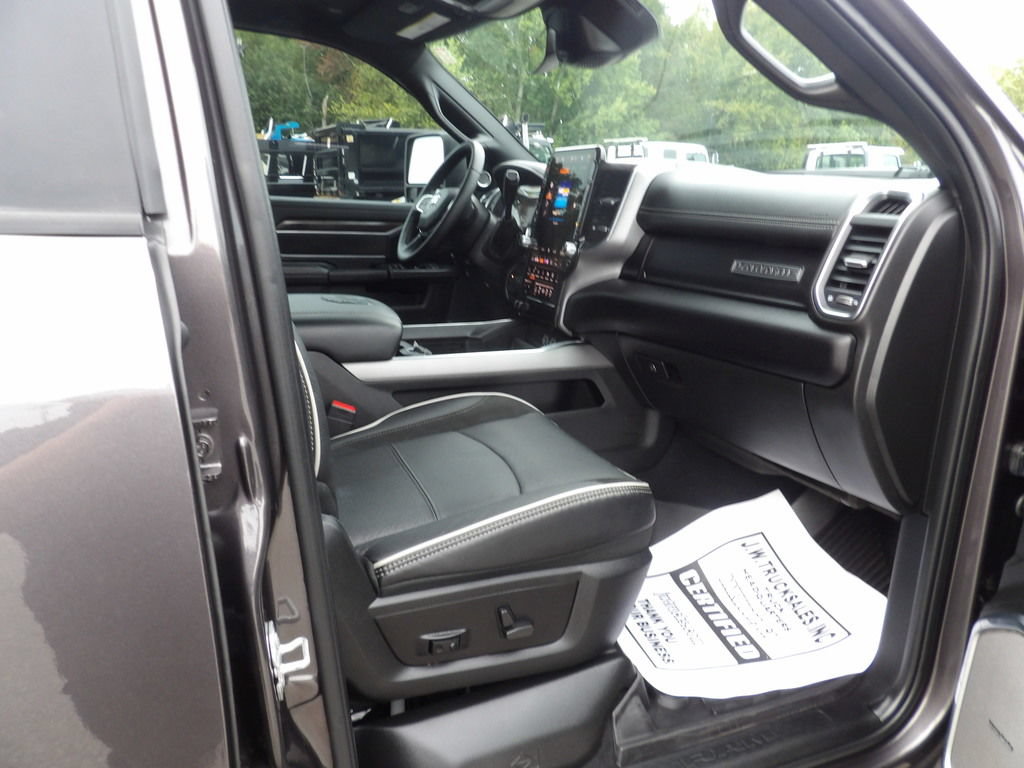 Used 2025 RAM 3500 Laramie AWD/4WD image 39