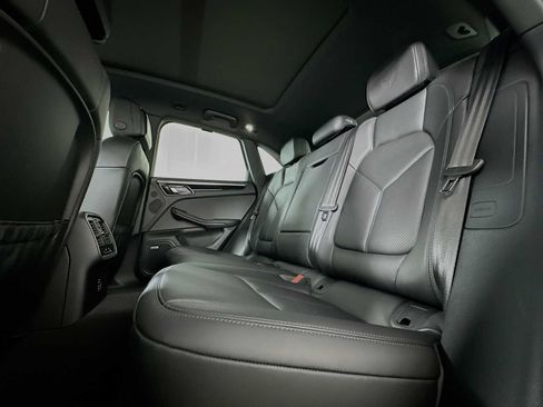 Certified 2025 Porsche Macan AWD/4WD image 23