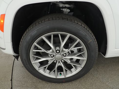 New 2025 Jeep Grand Cherokee L Summit image 7