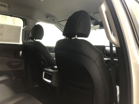 New 2026 Kia Carnival EX image 12