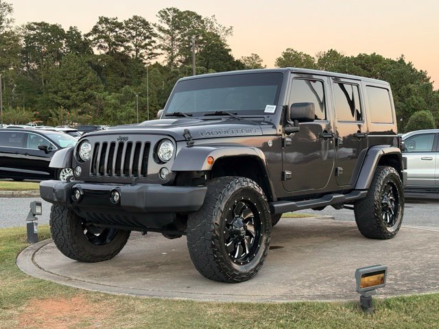 Used 2017 Jeep Wrangler Unlimited Sahara AWD/4WD image 3