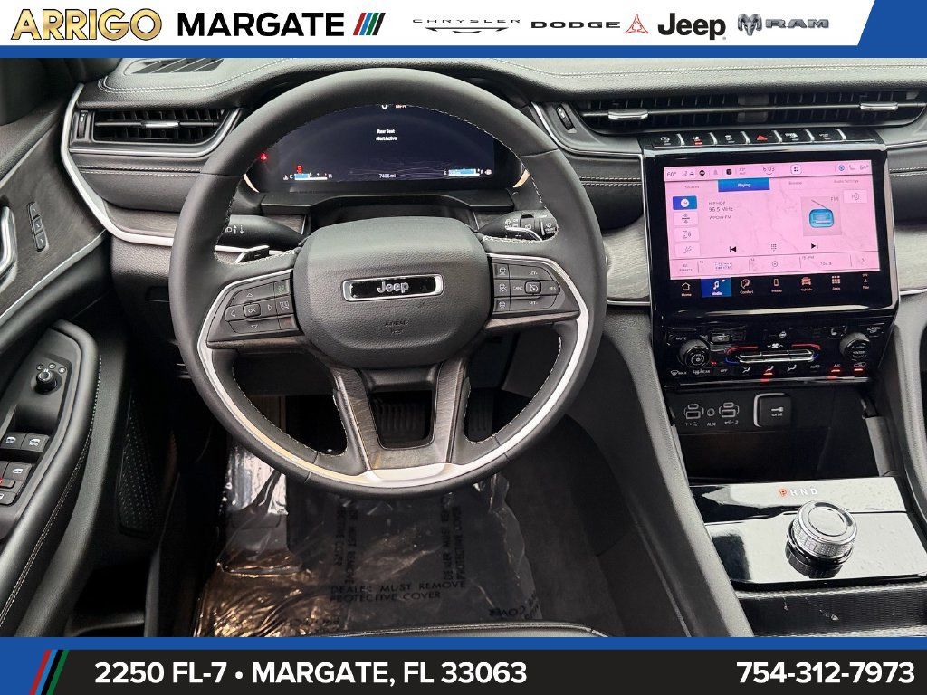 Used 2025 Jeep Grand Cherokee Limited RWD image 13