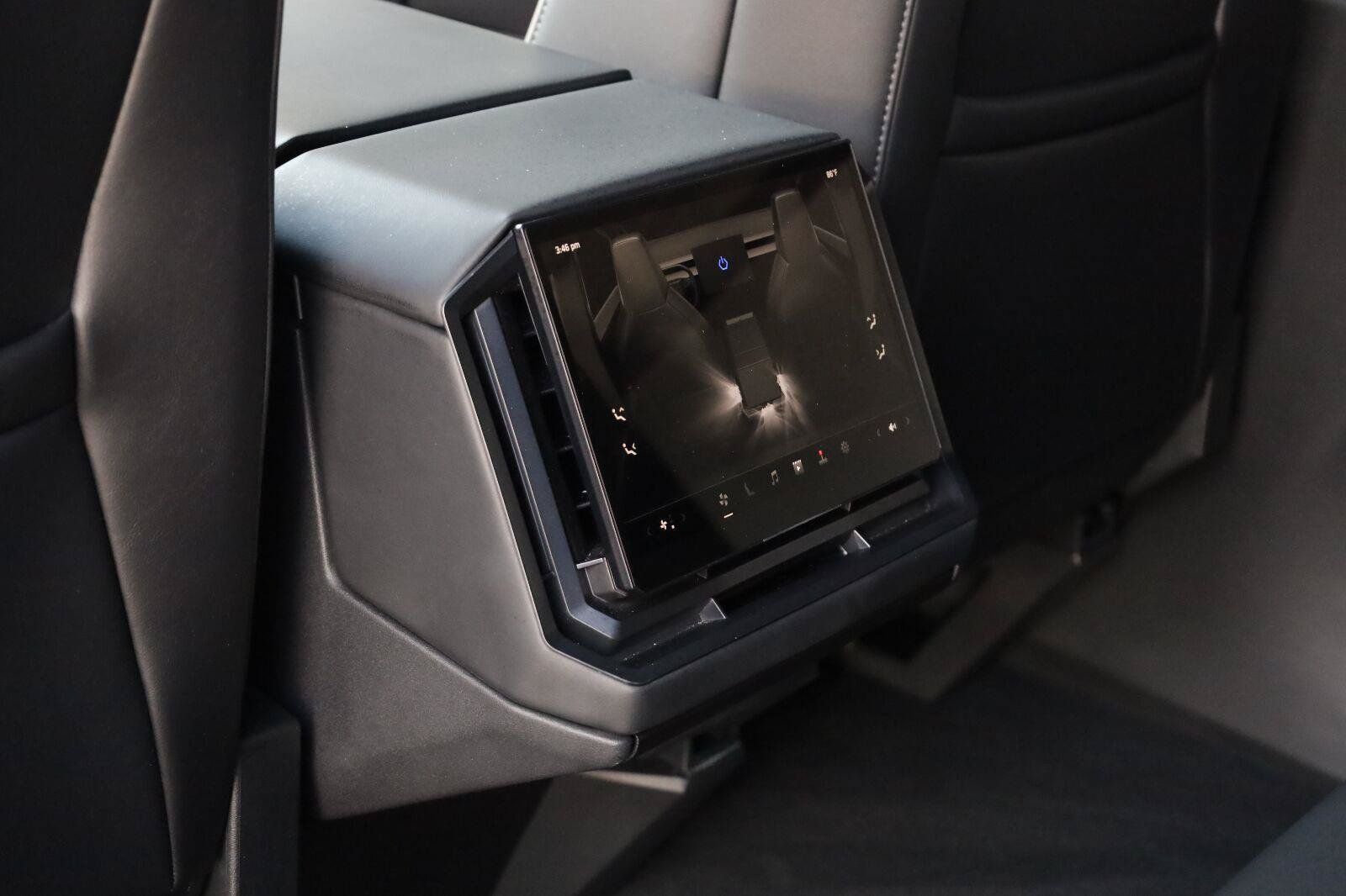 Used 2024 Tesla Cybertruck AWD Crew Cab image 24