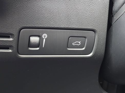 Used 2019 Volvo XC40 T5 R-Design AWD/4WD image 39