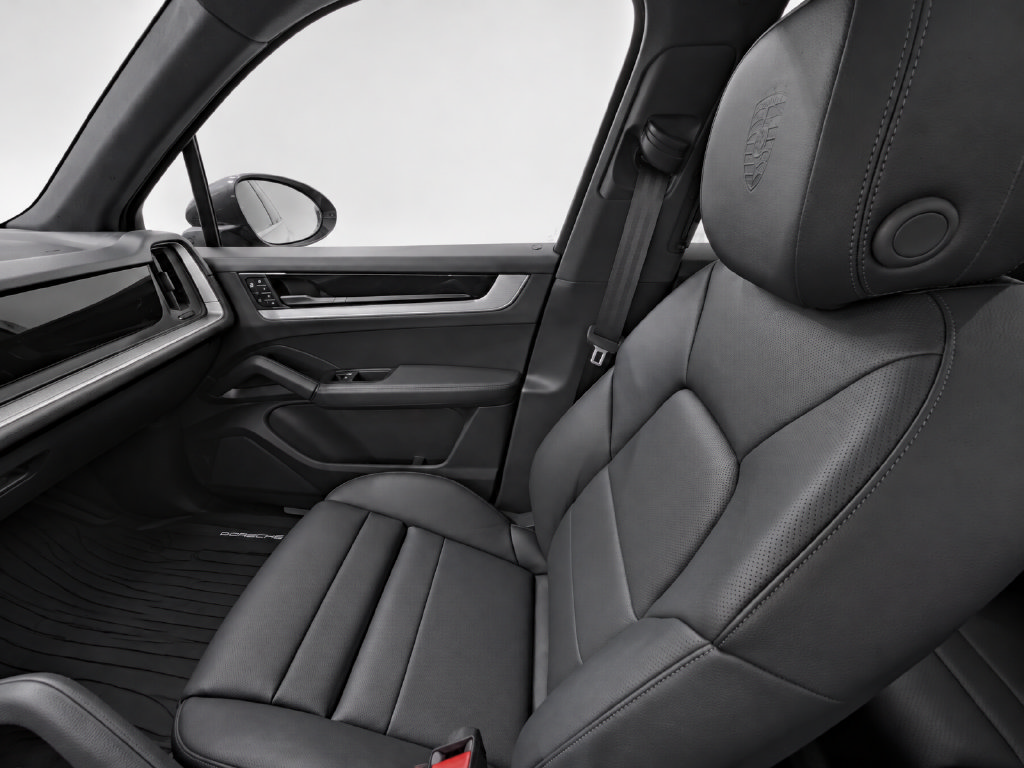 Certified 2025 Porsche Cayenne AWD/4WD image 13