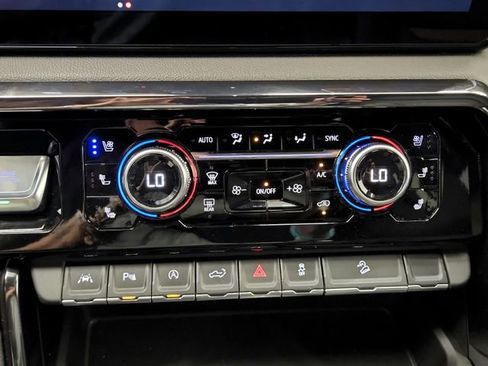Used 2023 GMC Sierra 1500 AT4 w/ Technology Package AWD/4WD image 22