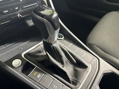 Used 2025 Volkswagen Jetta SE image 26