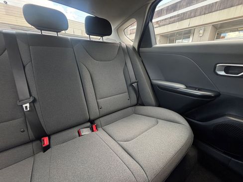 Used 2025 Kia K4 FWD image 37