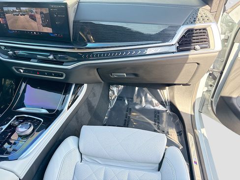 Used 2025 BMW X7 xDrive40i w/ M Sport Package AWD/4WD image 19