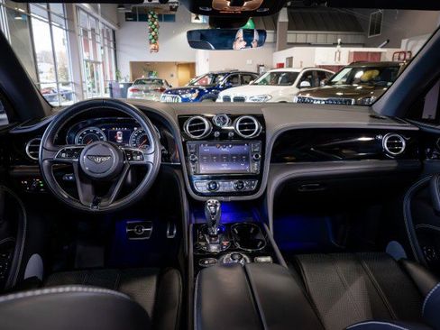 Used 2018 Bentley Bentayga image 31