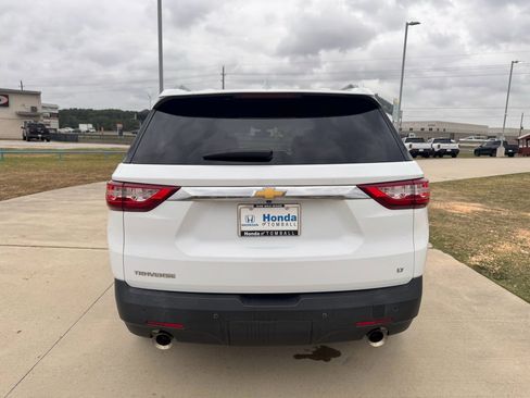 Used 2018 Chevrolet Traverse LT image 7