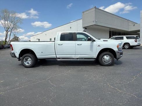 Used 2022 RAM 3500 Big Horn AWD/4WD image 3