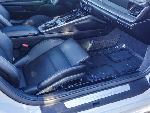 Used 2024 Porsche 911 Carrera image 17