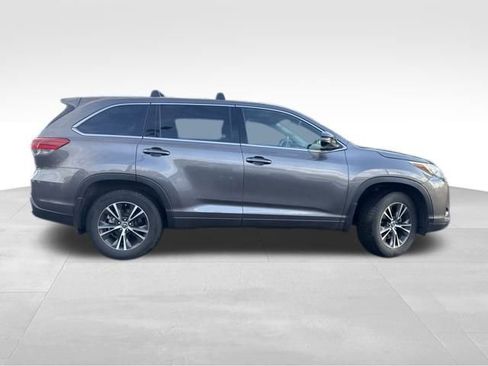 Used 2018 Toyota Highlander LE image 8