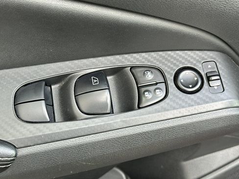 Used 2024 Nissan Altima 2.5 SV image 12