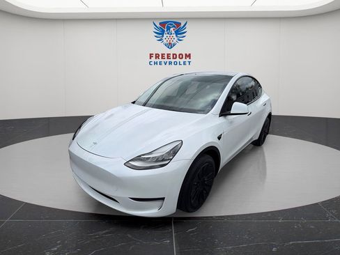 Used 2023 Tesla Model Y Long Range AWD/4WD image 1