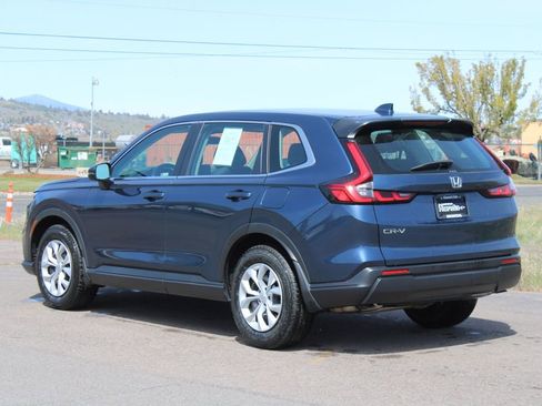 Used 2023 Honda CR-V LX image 3