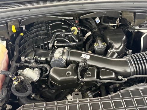 Used 2023 Jeep Grand Cherokee L Laredo RWD image 33