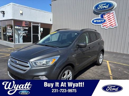 Used 2017 Ford Escape SE w/ Equipment Group 201A AWD/4WD image 1