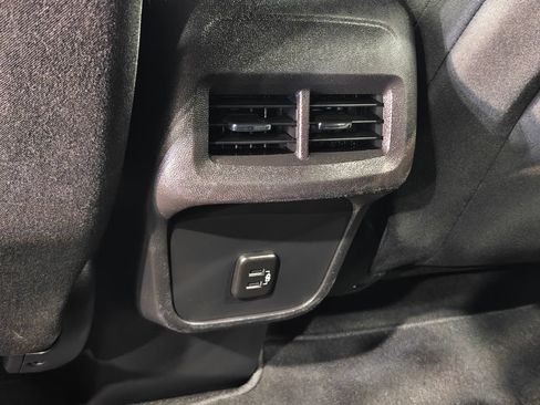 Used 2024 Chevrolet Equinox LT FWD image 24