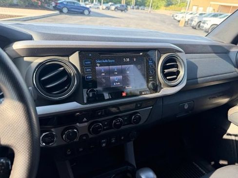 Used 2018 Toyota Tacoma Limited AWD/4WD image 24