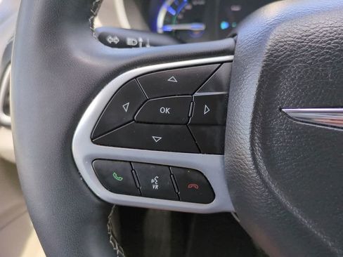 Used 2024 Chrysler Pacifica Limited FWD image 24
