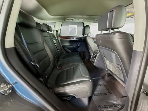 Used 2014 Volkswagen Touareg VR6 image 27