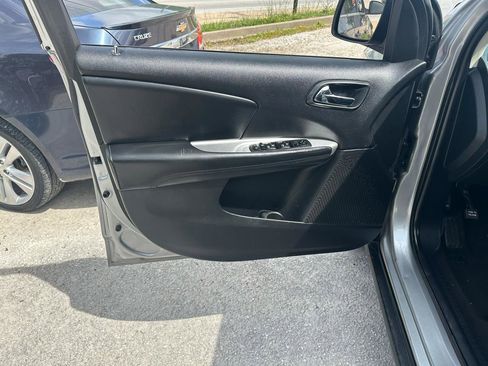 Used 2017 Dodge Journey SXT w/ Comfort/Convenience Group FWD image 11