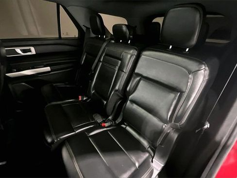Used 2021 Ford Explorer XLT image 23