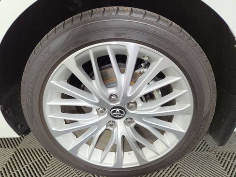 Used 2019 Toyota Camry XLE w/ Driver Assist Package FWD image 12