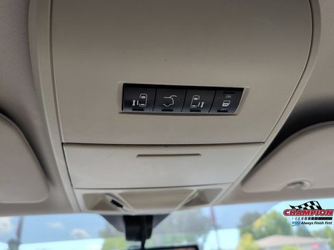 Used 2014 Chrysler Town & Country Touring-L w/ Driver Convenience Group FWD image 18