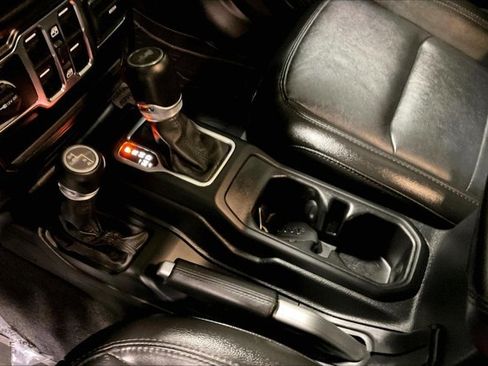 Used 2021 Jeep Wrangler Unlimited Sahara AWD/4WD image 17