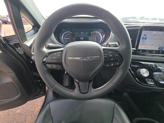 Used 2023 Chrysler Pacifica Touring-L w/ S Appearance Package FWD image 15