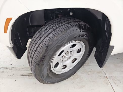 Used 2024 Nissan Frontier S RWD image 32