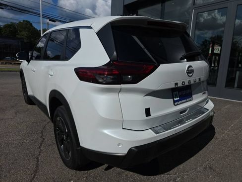 Used 2026 Nissan Rogue SV AWD/4WD image 4