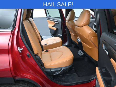 Certified 2025 Toyota Highlander LE image 36