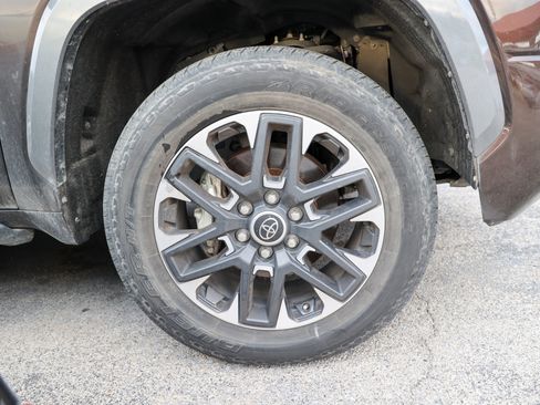 Used 2024 Toyota Tundra Limited AWD/4WD image 16