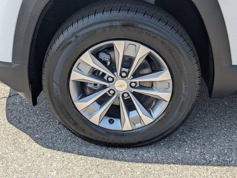 New 2026 Chevrolet Equinox LT w/ Convenience Package II FWD image 15
