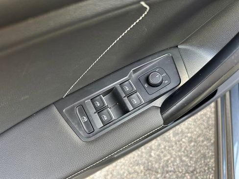 Used 2023 Volkswagen Tiguan SE R-Line image 19