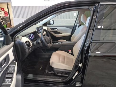 Certified 2025 Nissan Rogue SL AWD/4WD image 9