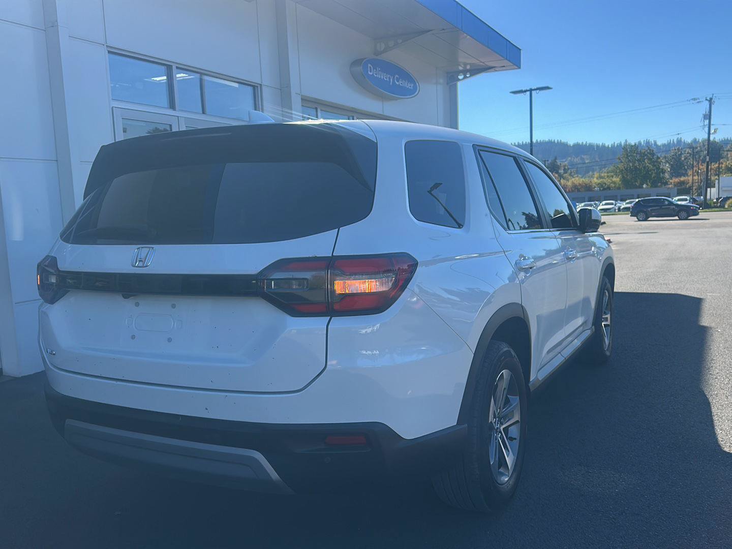 Used 2025 Honda Pilot EX-L image 3