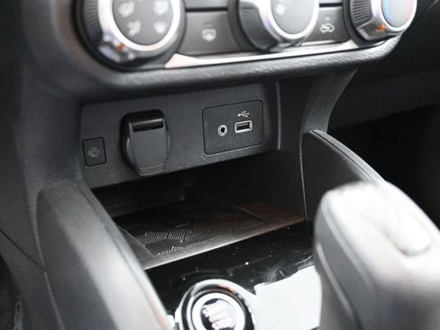 Used 2025 Nissan Versa SV FWD image 19