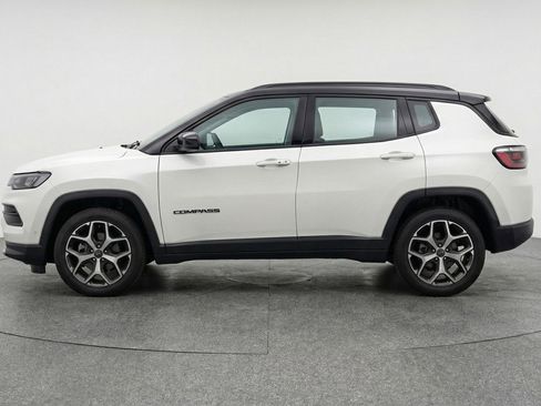 Used 2025 Jeep Compass Limited image 5