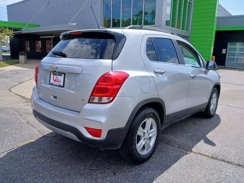 Used 2020 Chevrolet Trax LT w/ LT Convenience Package FWD image 5