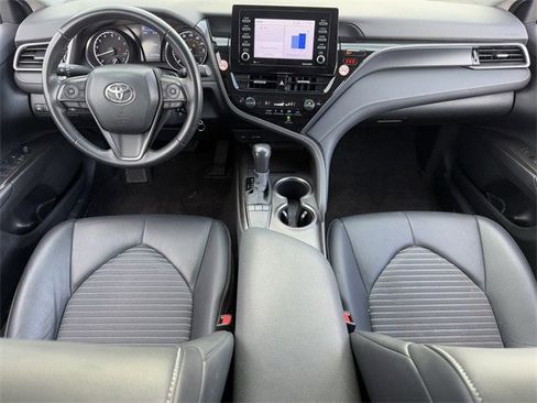 Used 2024 Toyota Camry SE image 10