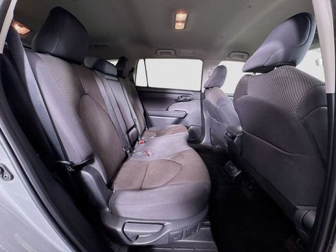Used 2023 Toyota Highlander LE AWD/4WD image 27
