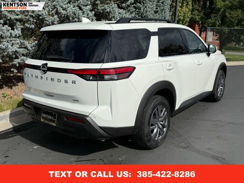 Used 2025 Nissan Pathfinder SV image 9